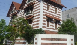 Lác mắt khu phố nhà giàu toàn biệt thự đắt tiền ở Long Biên